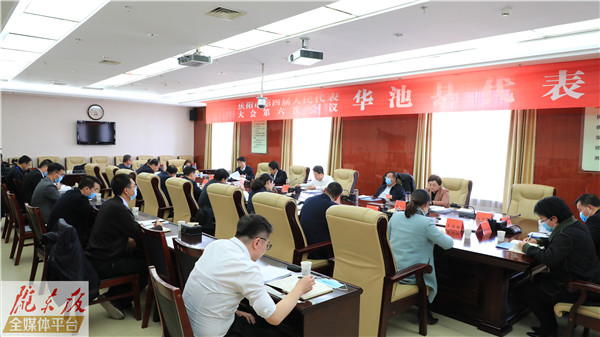 盧小亨在參加華池縣代表團(tuán)審議時強(qiáng)調(diào) 弘揚南梁精神 傳承紅色基因 努力建設(shè)黨風(fēng)正民風(fēng)淳生態(tài)美環(huán)境優(yōu)產(chǎn)業(yè)興百姓富治理好社會穩(wěn)的新華池
