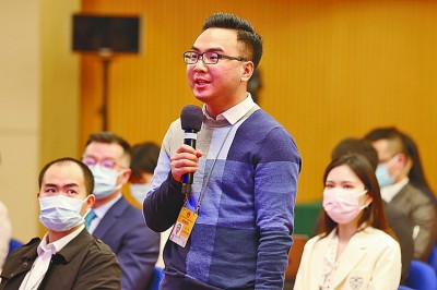 “走過千山萬水，從沒有忘卻來時的路”