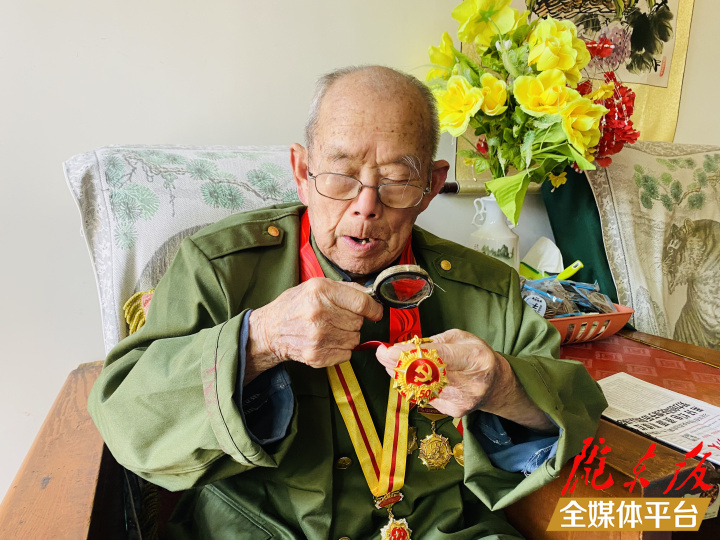 【光榮在黨50年】徐連江：“永遠(yuǎn)跟黨走，永遠(yuǎn)都愛(ài)國(guó)！”