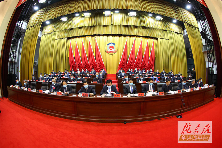 【市兩會視頻海報】努力開創(chuàng)新時代慶陽政協(xié)工作新局面，為推動慶陽老區(qū)全面振興作出新的更大貢獻(xiàn)！