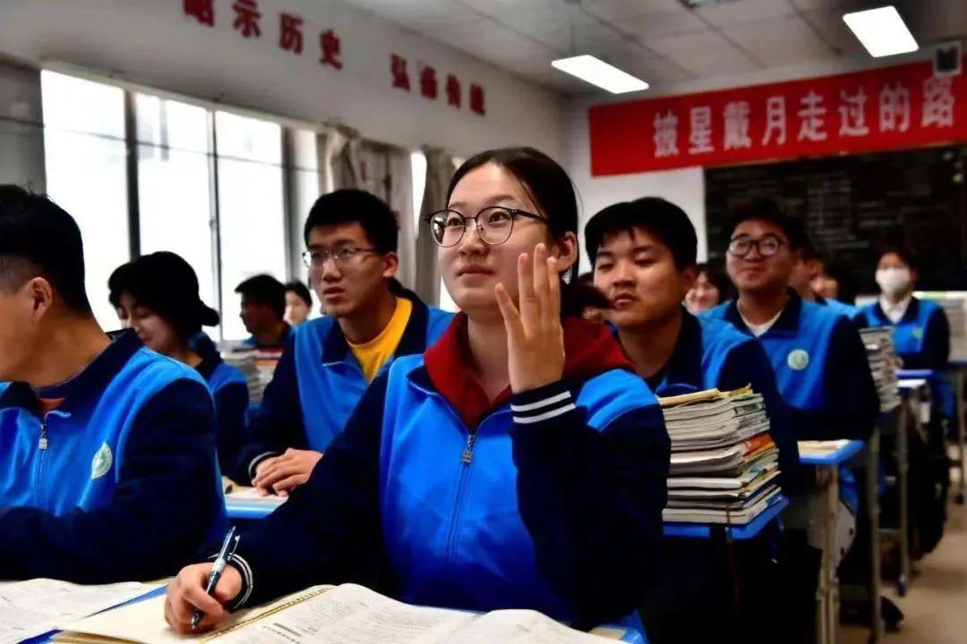 勵(lì)志！暖心！寧縣二中“高位截肢”女孩鞏瑜圓夢西北師大