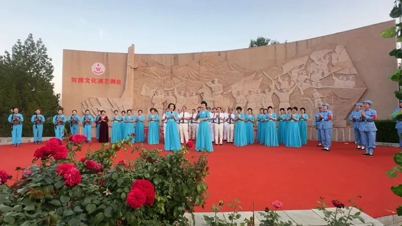 慶陽市西峰區(qū)聯(lián)合舉辦慶?！鞍艘弧苯ㄜ姽?jié)雙擁文藝晚會