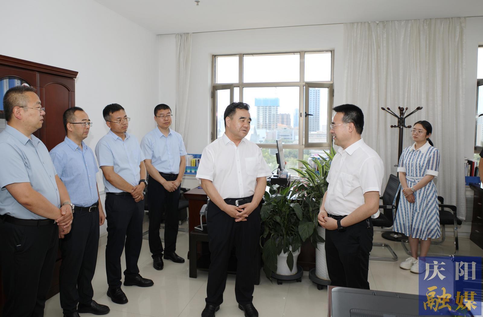 黃澤元在調(diào)研數(shù)字經(jīng)濟(jì)培育發(fā)展情況時(shí)強(qiáng)調(diào) 完善機(jī)制優(yōu)化職能持續(xù)積蓄數(shù)字經(jīng)濟(jì)優(yōu)勢(shì) 增強(qiáng)合力提高效率奮力打造全國算力高地